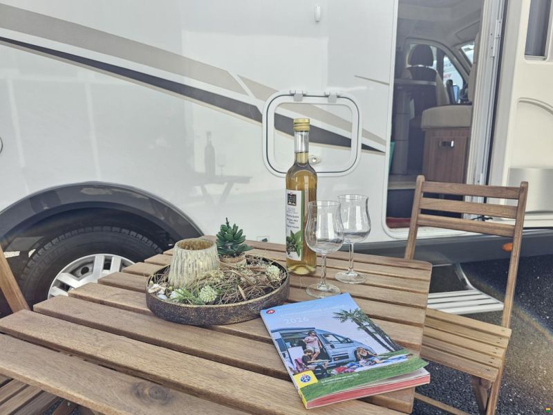 Pilote R&eacute;f&eacute;rence P690 mit Queensbett!