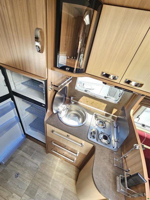 Pilote Référence P690 mit Queensbett!