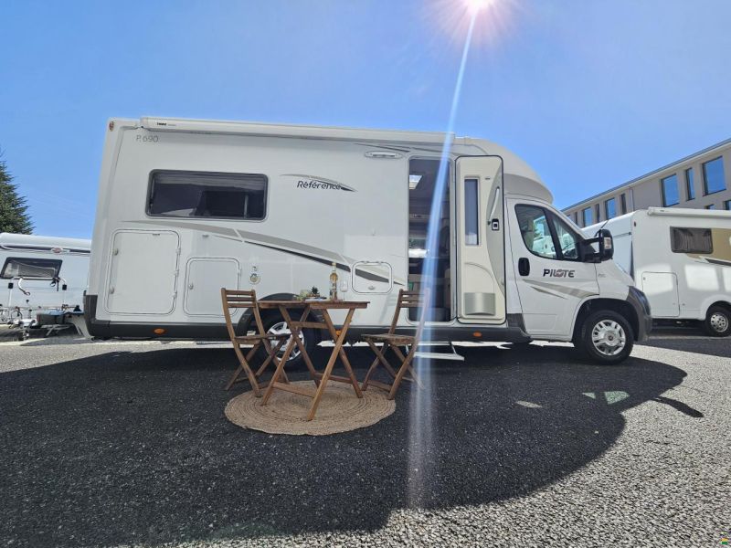 Pilote R&eacute;f&eacute;rence P690 mit Queensbett!