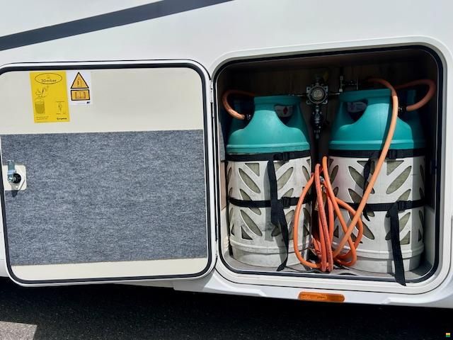 Eura Mobil PT 695 EB