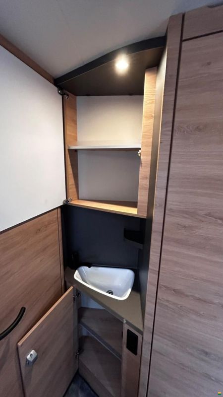 Knaus LiveWave 650 MF Platinum Selection