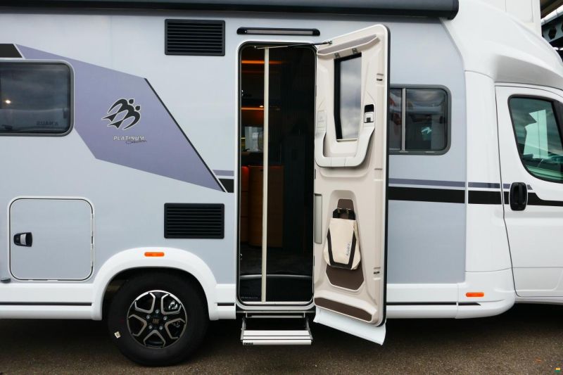 Knaus LiveWave 650 MF Platinum Selection