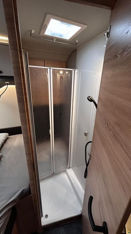 Knaus LiveWave 650 MF Platinum Selection