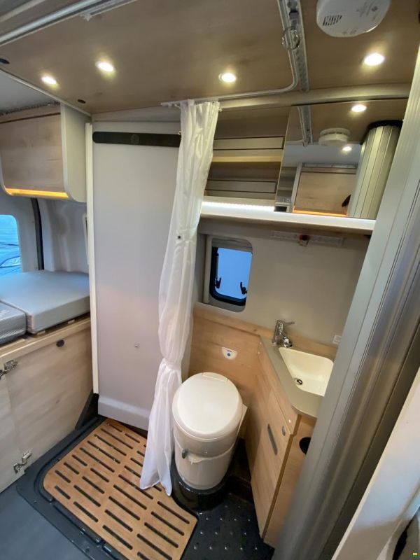 Dethleffs Globetrail, Ford 170PS Automat