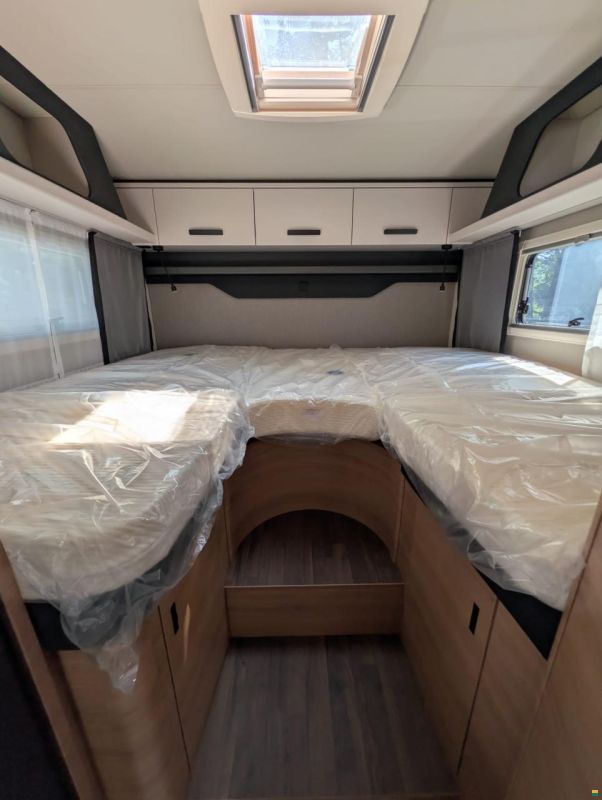 Knaus L!VE Wave 650 MEG Black Selection