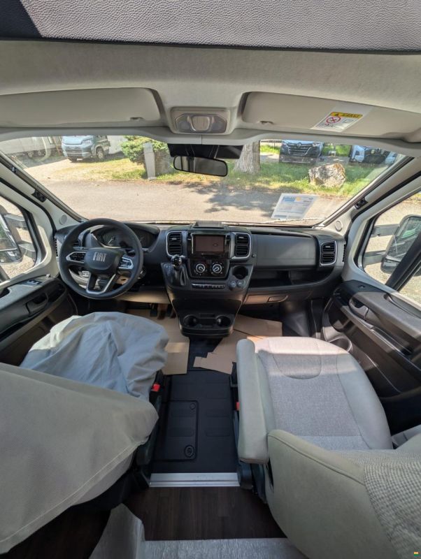 Knaus L!VE Wave 650 MEG Black Selection