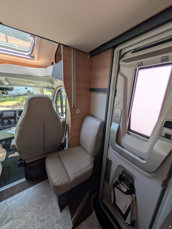 Knaus L!VE Wave 650 MEG Black Selection