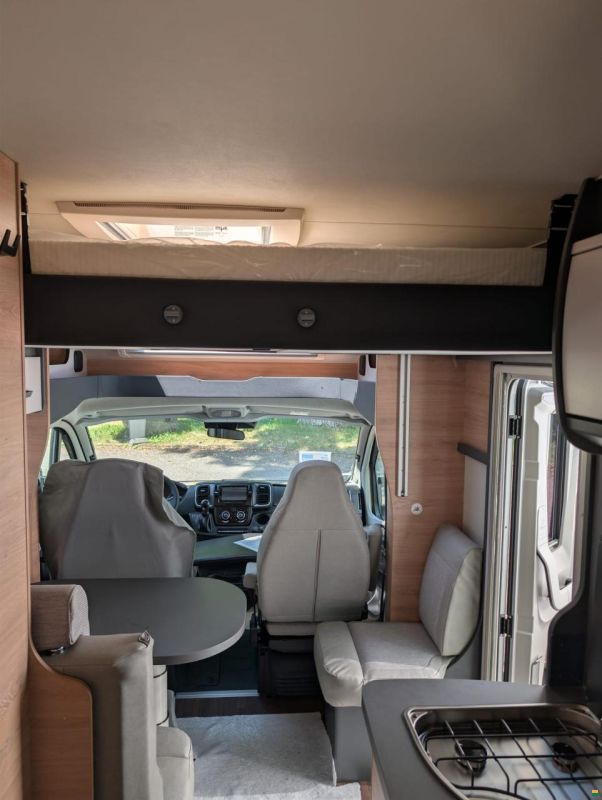 Knaus L!VE Wave 650 MEG Black Selection