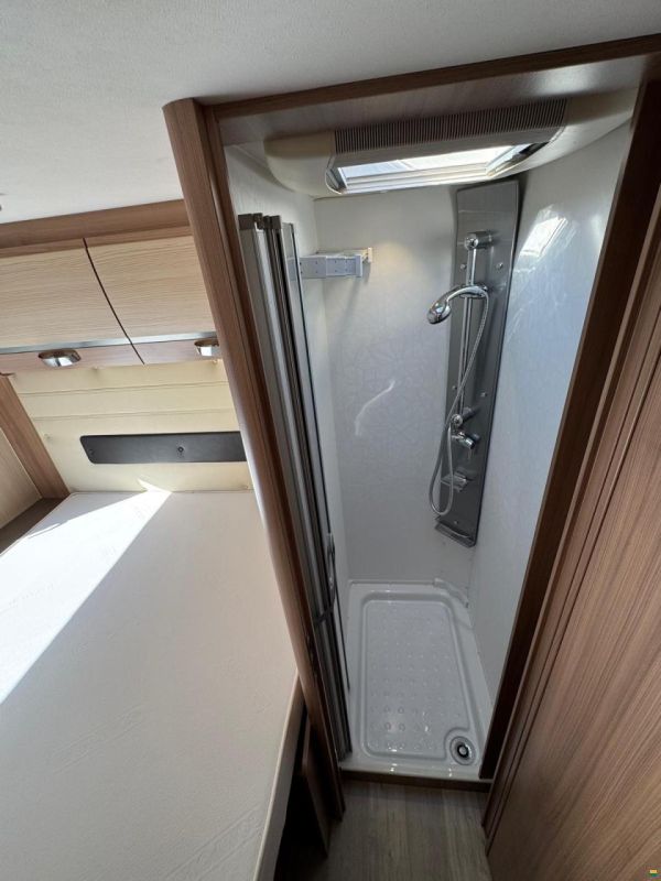 Pilote **GALAXY G690XLC**QUEENSBETT**