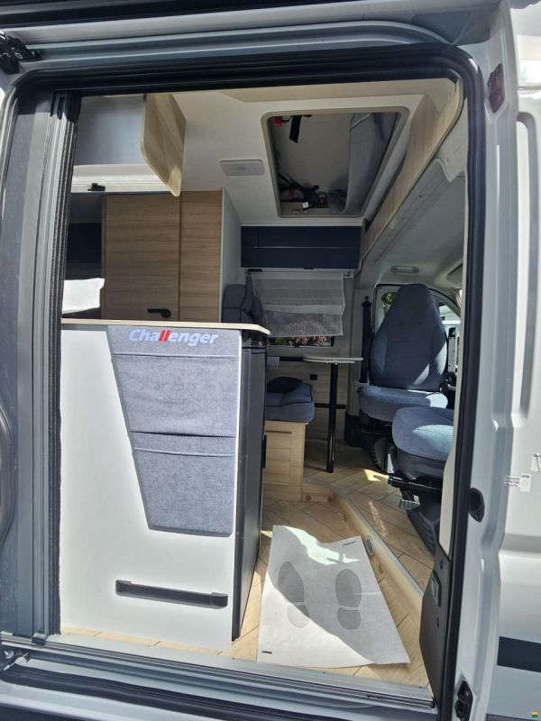 Challenger V114S mit Doppelbett & Schlafdach!