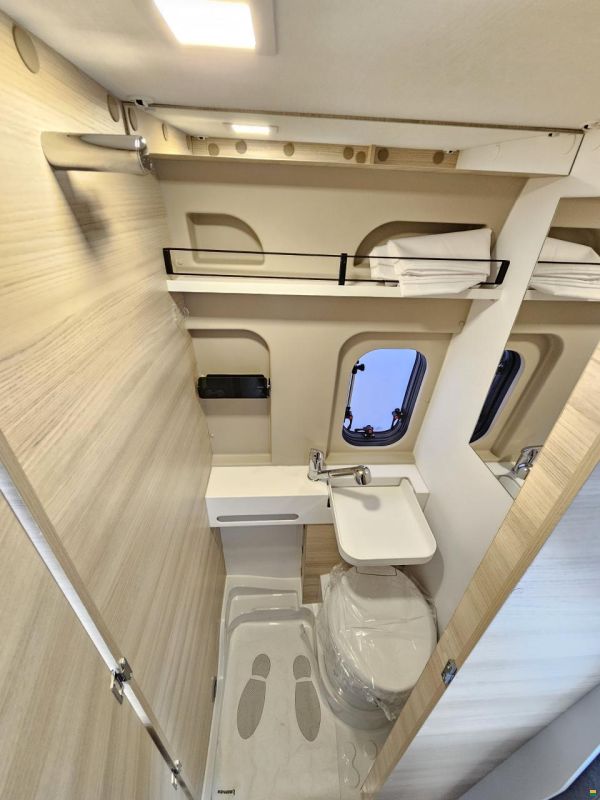 Challenger V114S mit Doppelbett & Schlafdach!