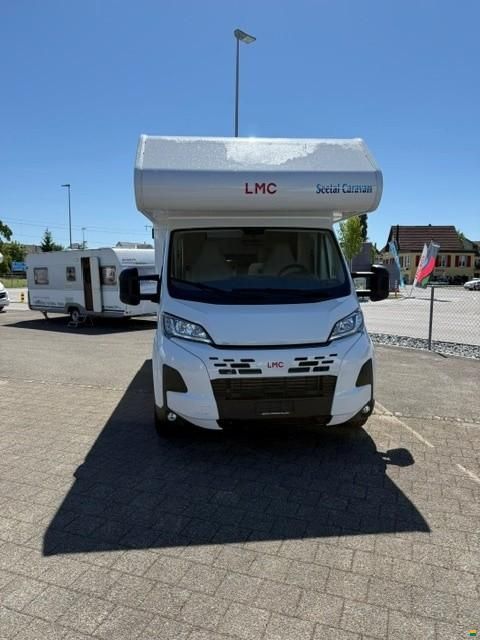 LMC Tourer A690