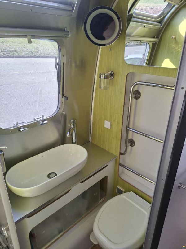 Airstream 684 International