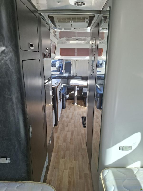 Airstream 684 International