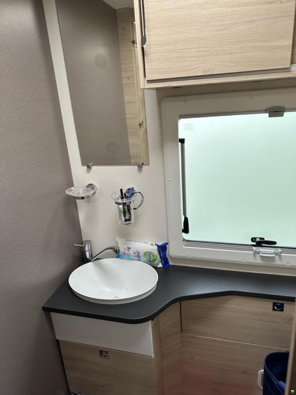 Challenger 380 Graphite VIP