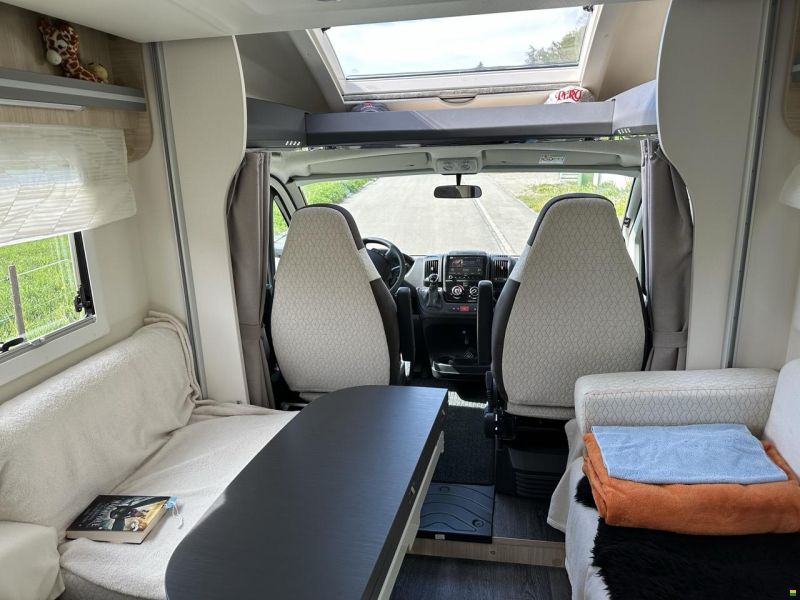 Challenger 380 Graphite VIP