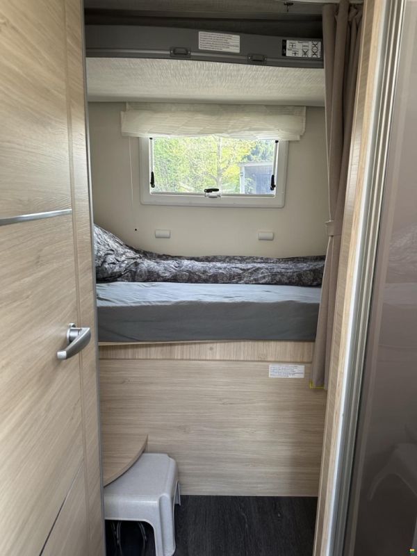 Challenger 380 Graphite VIP