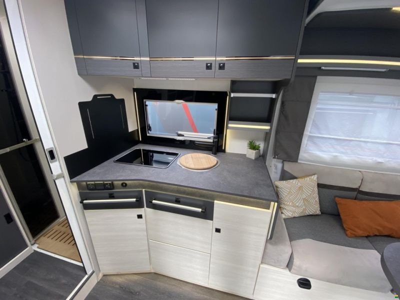 Challenger Graphite 260 Premium, Ford 170PS Automat