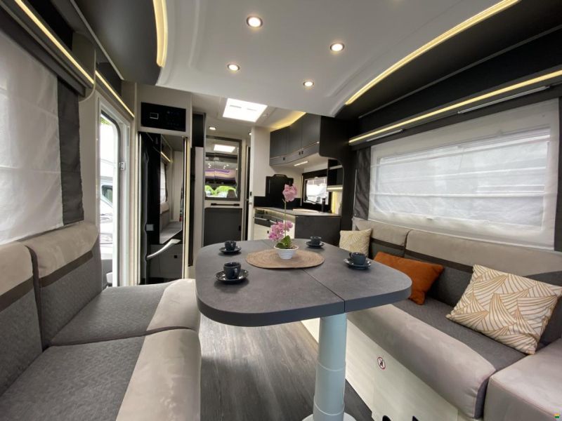 Challenger Graphite 260 Premium, Ford 170PS Automat