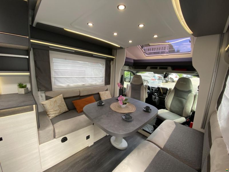 Challenger Graphite 260 Premium, Ford 170PS Automat
