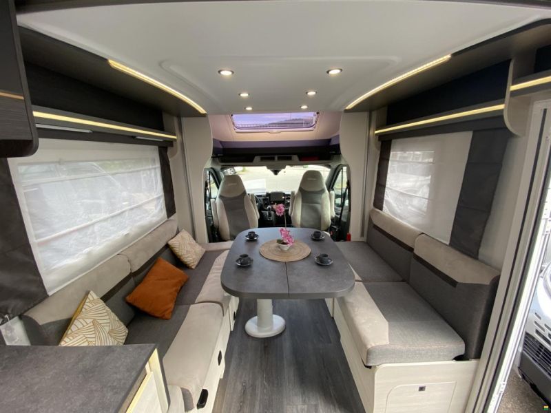 Challenger Graphite 260 Premium, Ford 170PS Automat