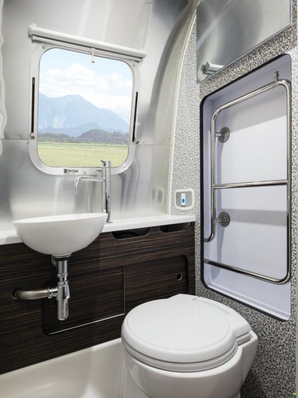 Airstream 684