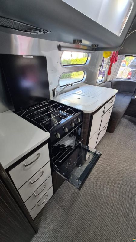 Airstream 684