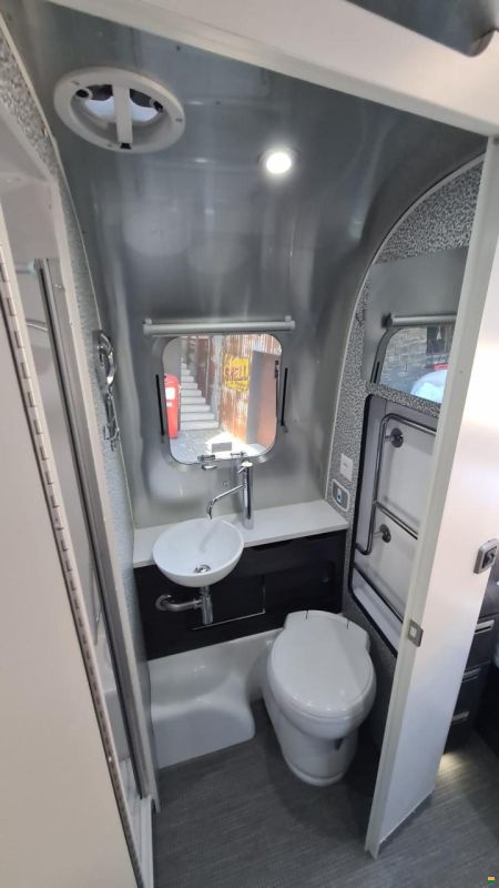 Airstream 684