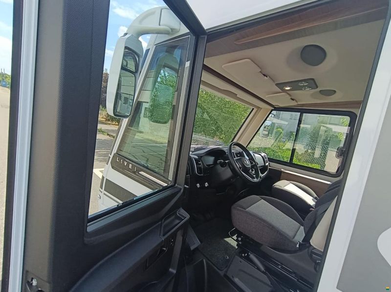 Knaus Live I 700 MEG