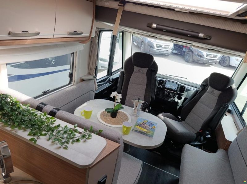 Knaus Live I 700 MEG