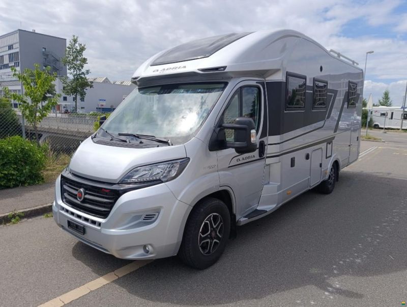 Adria Coral Supreme 670 DC