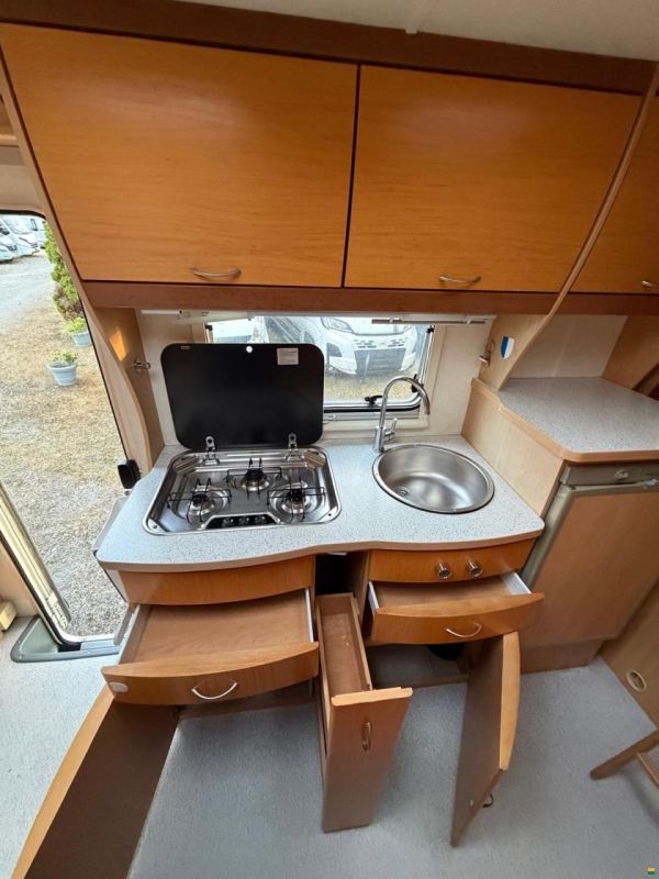 Ford **EURA-MOBIL PROFILA T685** Querbett*
