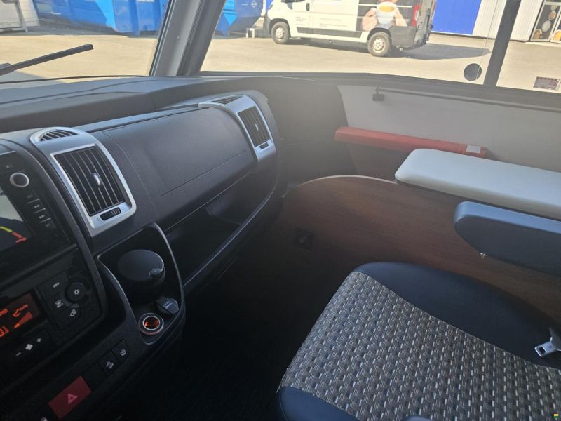 LMC 675 G Expedition Sportline