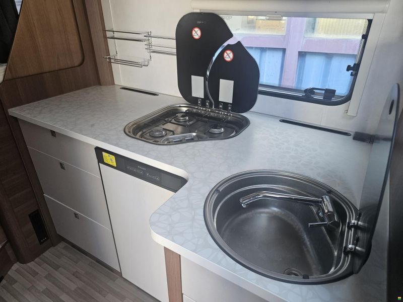 LMC 675 G Expedition Sportline