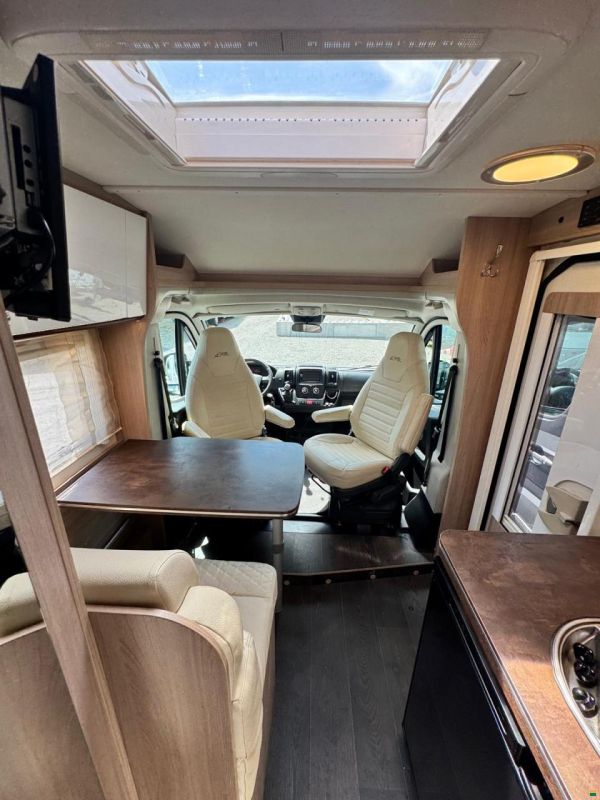 Laika Kosmos V9 Van