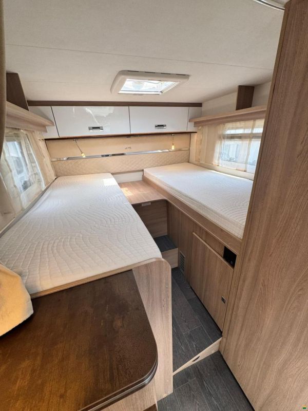 Laika Kosmos V9 Van