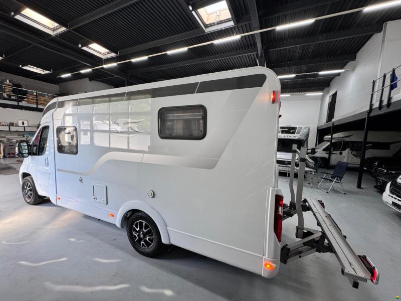 Laika Kosmos V9 Van