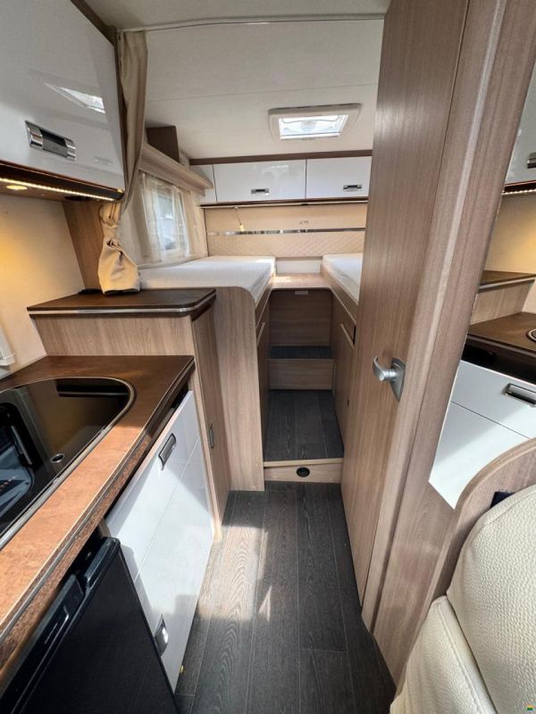 Laika Kosmos V9 Van