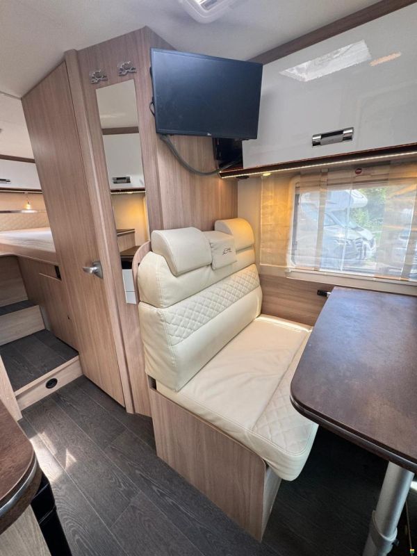 Laika Kosmos V9 Van