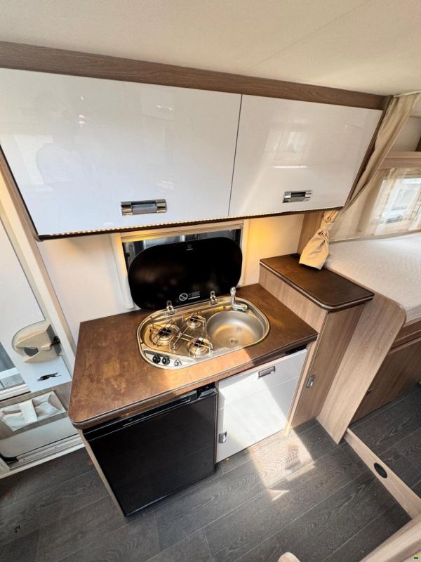Laika Kosmos V9 Van