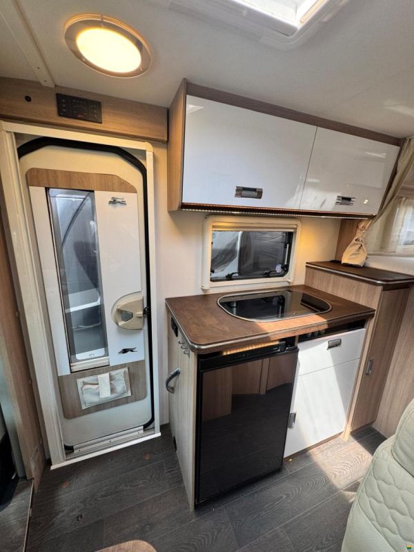 Laika Kosmos V9 Van
