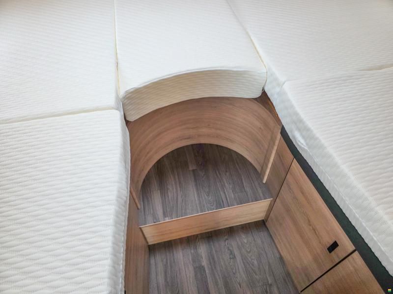 Knaus Live Wave 650 MEG Black Selection