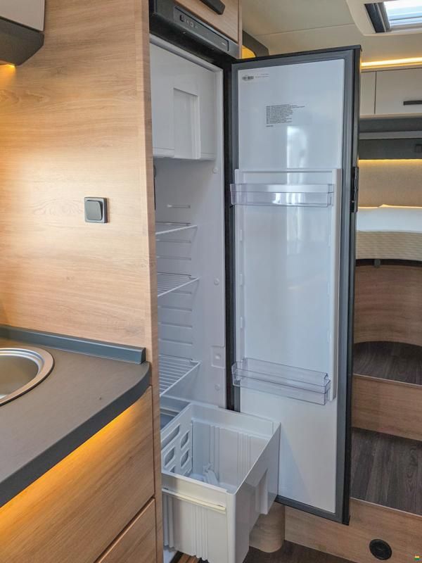 Knaus Live Wave 650 MEG Black Selection
