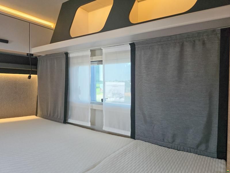 Knaus Live Wave 650 MEG Black Selection