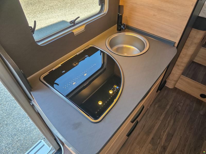 Knaus Live Wave 650 MEG Black Selection
