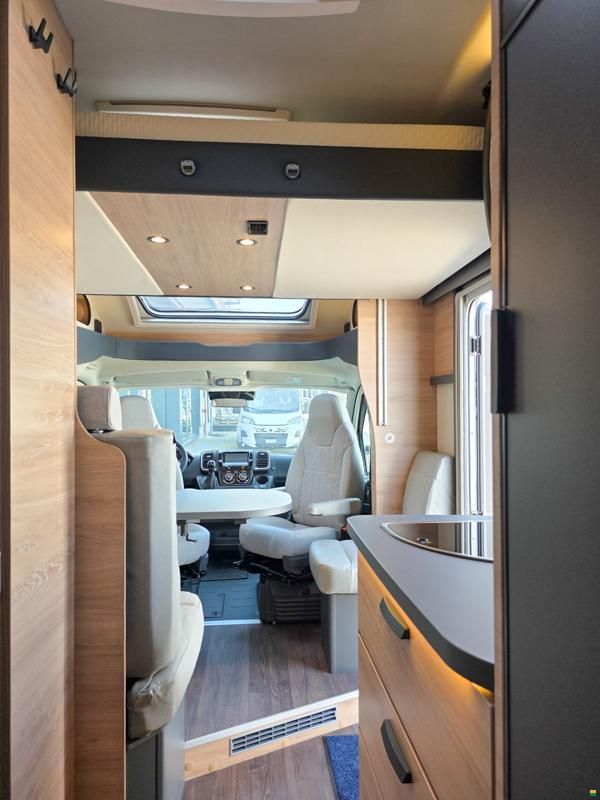 Knaus Live Wave 650 MEG Black Selection