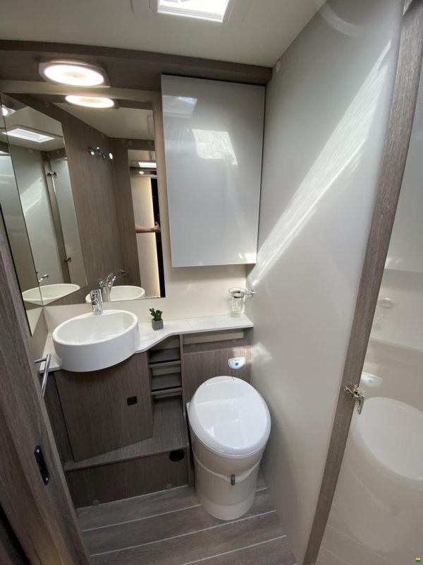 Roller Team Zefiro 287 TL, Ford 165PS Automat