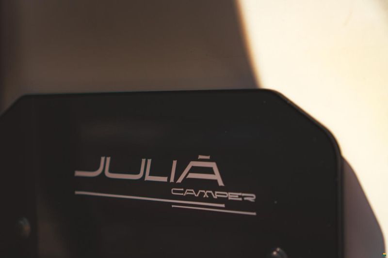 Julia Camper azur