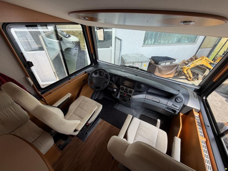 Phoenix Liner 8300 L