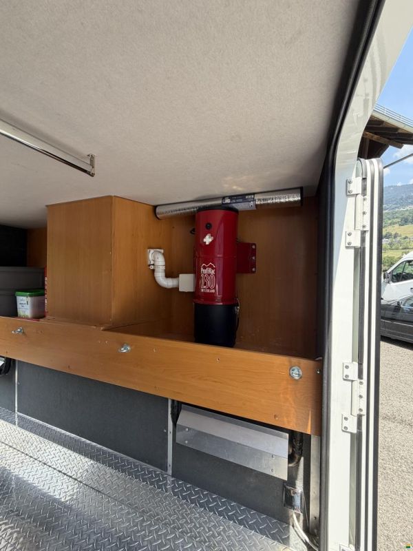 Phoenix Liner 8300 L